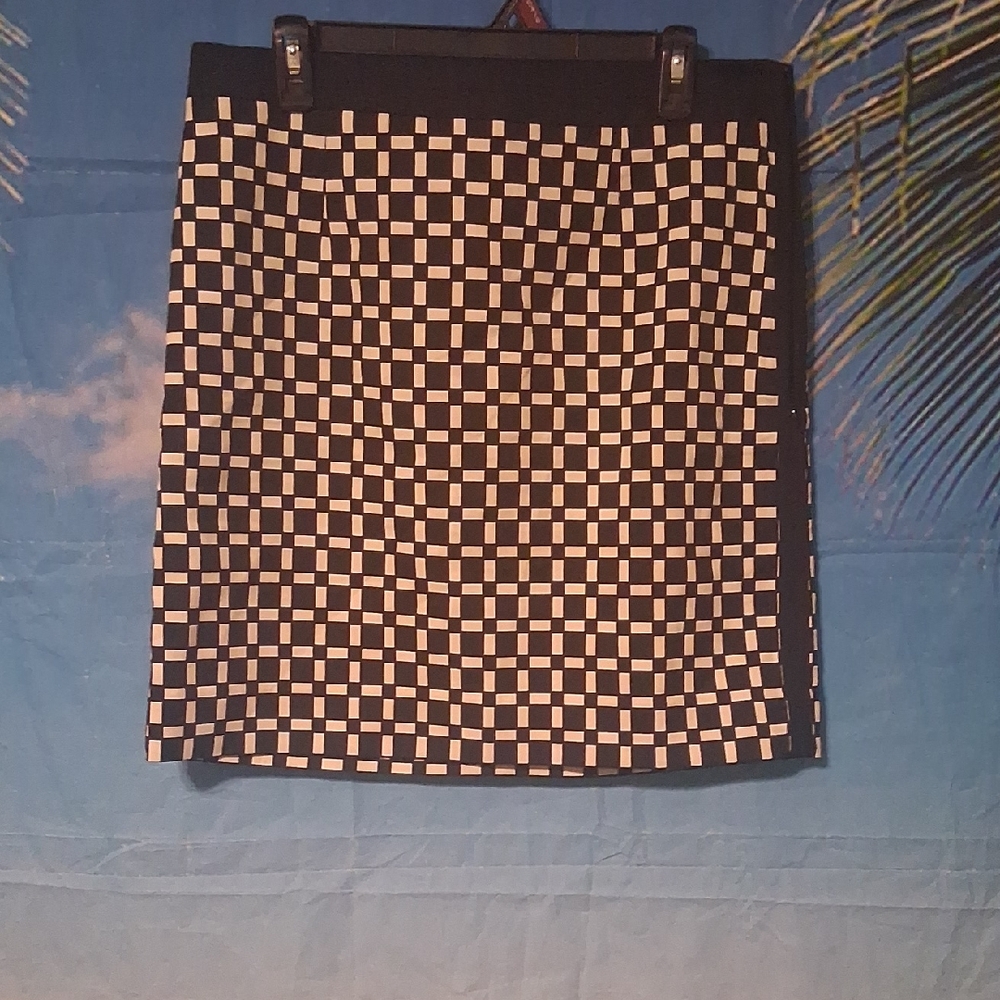 White House Black Market Black and White Checkered Pencil Skirt
